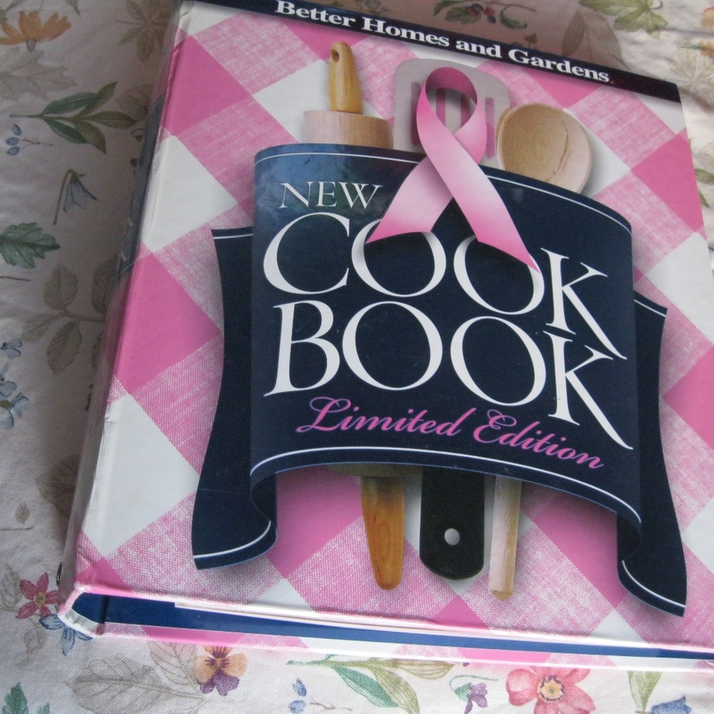 5 Items Lot -- Better Homes PINK Cookbook & 3 Key chains + 1 Cookie cutter C Pic